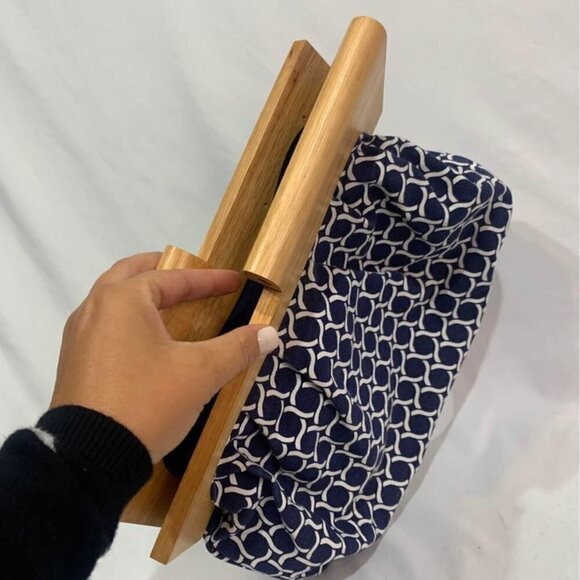 WOMAN’S canvas/wood clutch purse. Mediterranean style. New condition. Navy/white - Picture 4 of 8